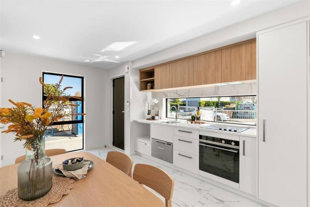 2-Bedroom Ensuite, Close To City, Comfortable, Accessible With Own Parking Christchurch Extérieur photo