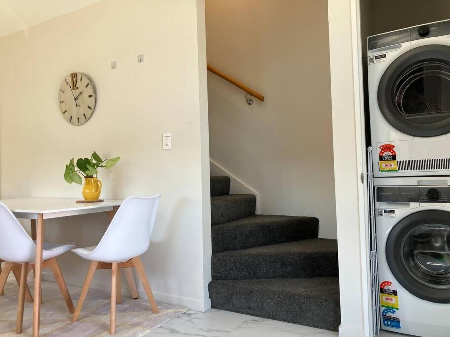 2-Bedroom Ensuite, Close To City, Comfortable, Accessible With Own Parking Christchurch Extérieur photo