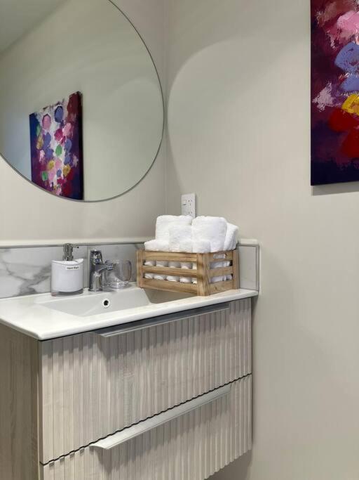 2-Bedroom Ensuite, Close To City, Comfortable, Accessible With Own Parking Christchurch Extérieur photo