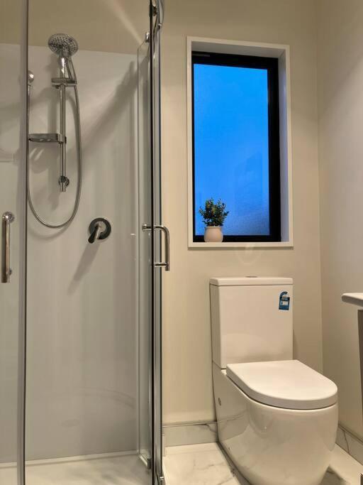 2-Bedroom Ensuite, Close To City, Comfortable, Accessible With Own Parking Christchurch Extérieur photo